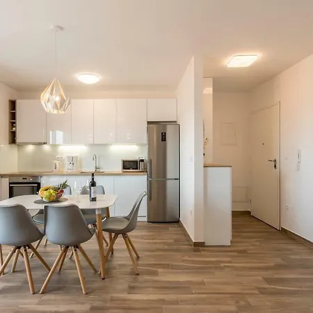 Luxury View روغوزنيكا